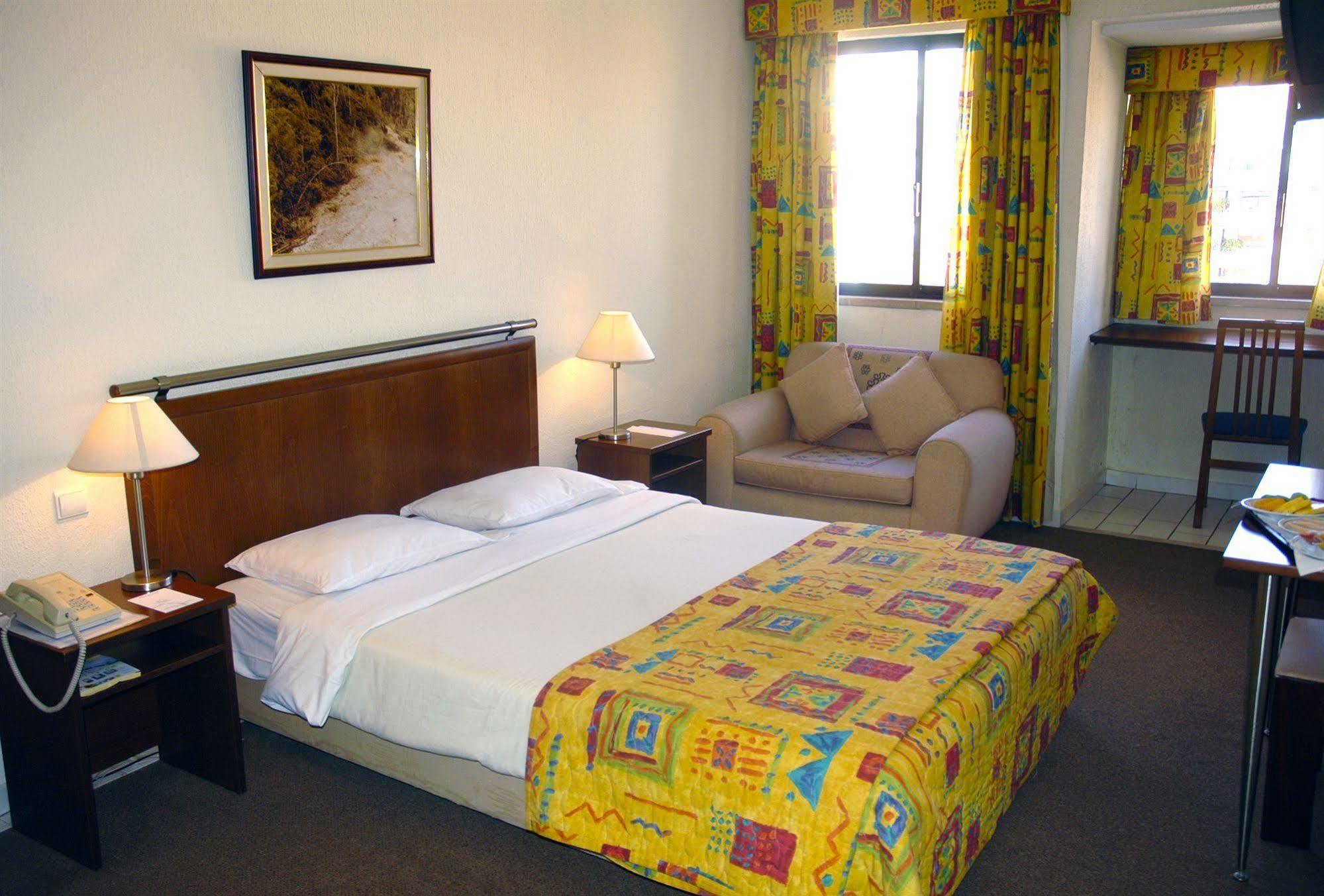 Hotel Holiday Express & - Principe Real By Ihg