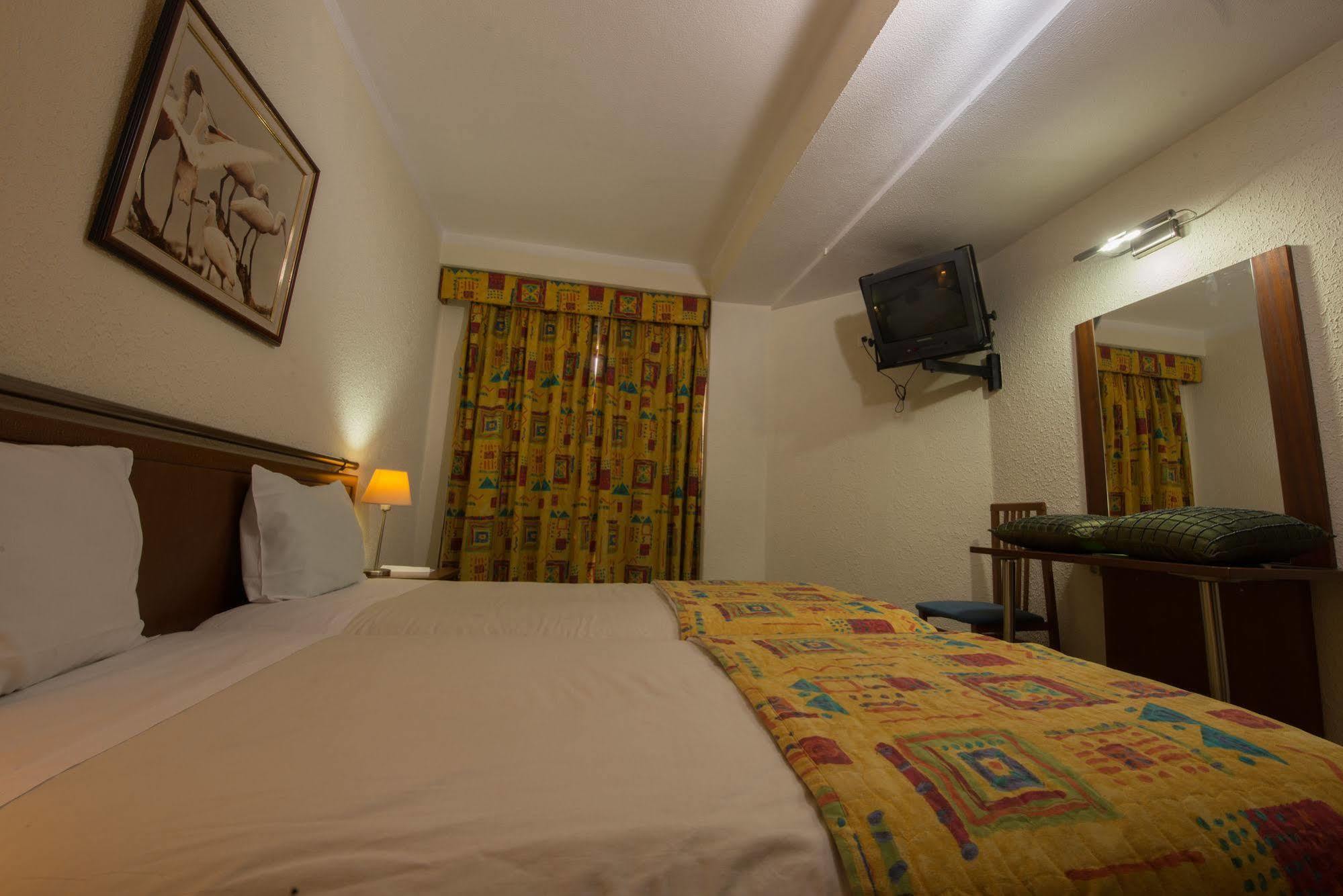 Hotel Holiday Express & - Principe Real By Ihg Lisbon