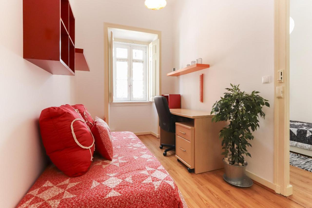 Red Almirante By Homing * Lisbon