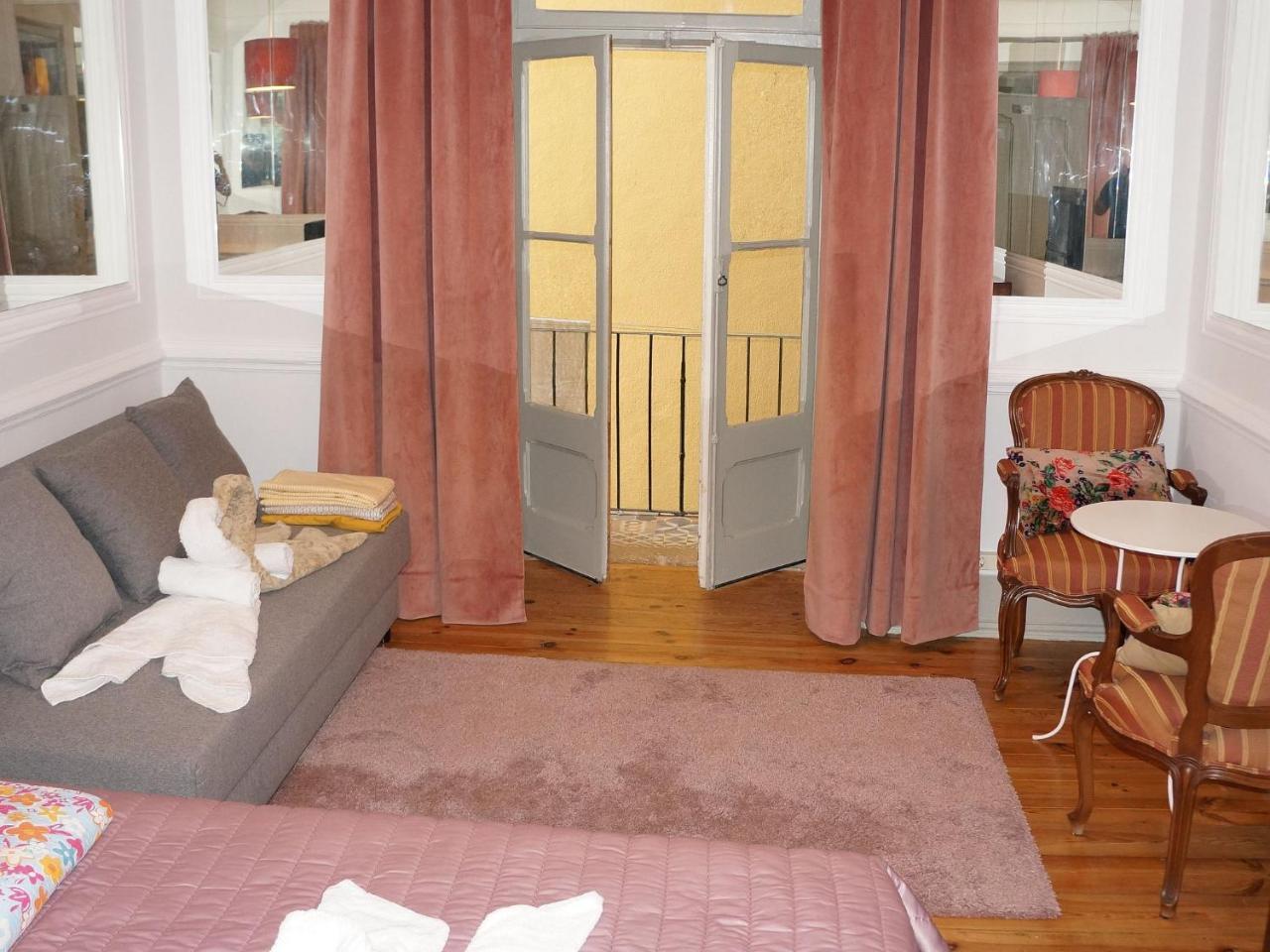 White And Grey Apartment Lisbon