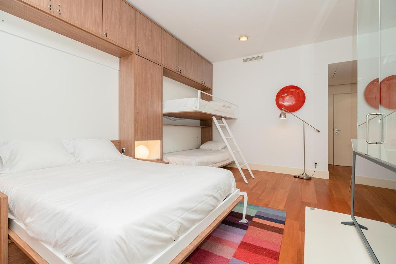 Apartment Warm Ample Space With Wall Beds