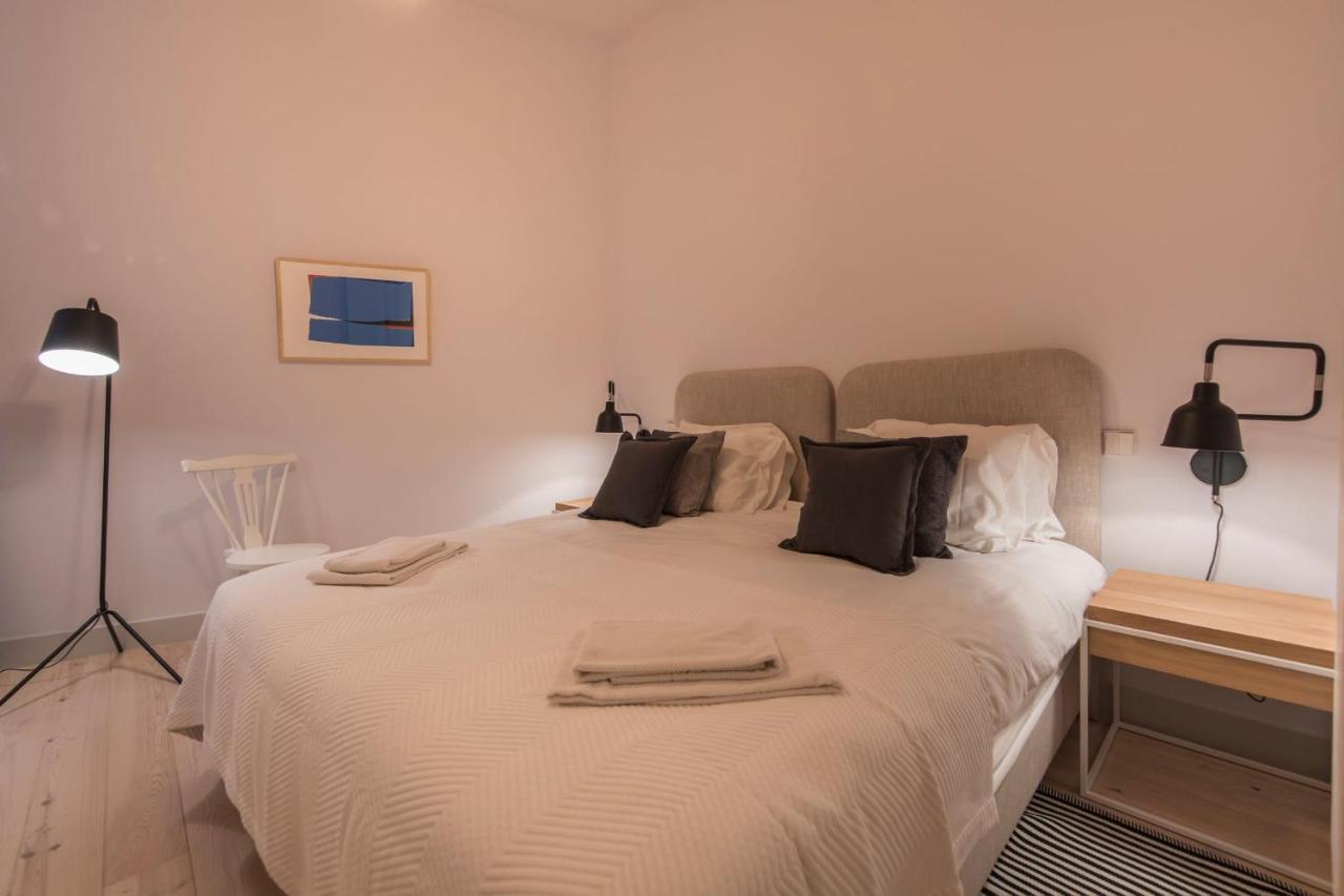 Lovelystay - Charming 3 Bedroom Wonder Downtown Apartment *