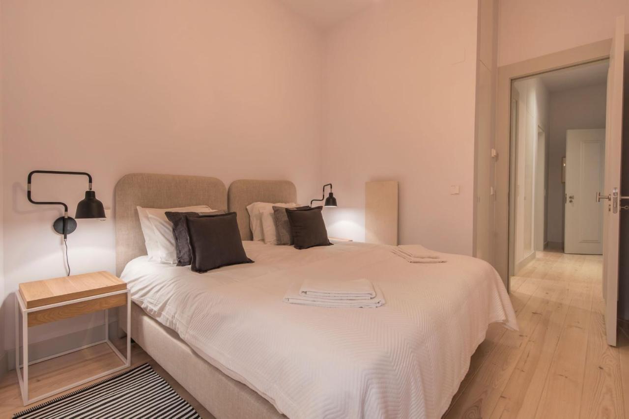 Lovelystay - Charming 3 Bedroom Wonder Downtown Apartment *