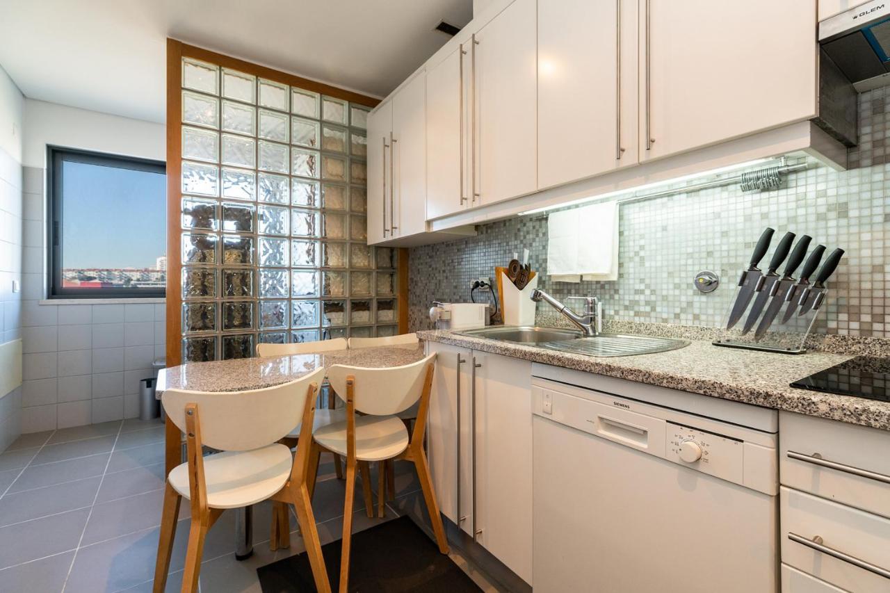 Modern 2 Bedroom With Balcony And Amazing Views *