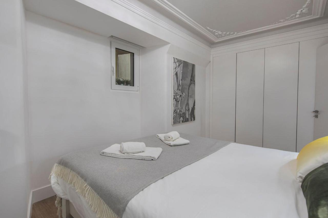 Lovelystay - Vintage Flat Near Santa Justa Elevator! Lisbon