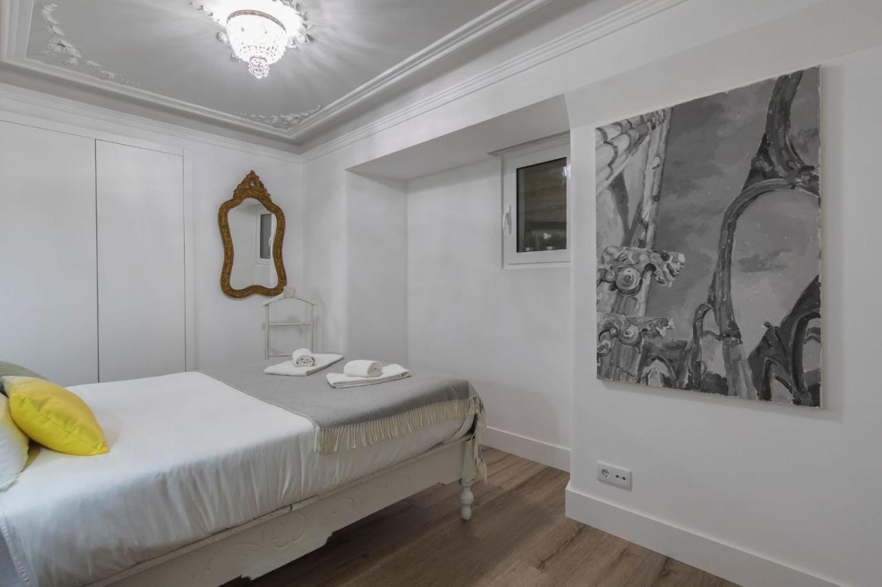 Lovelystay - Vintage Flat Near Santa Justa Elevator! Lisbon