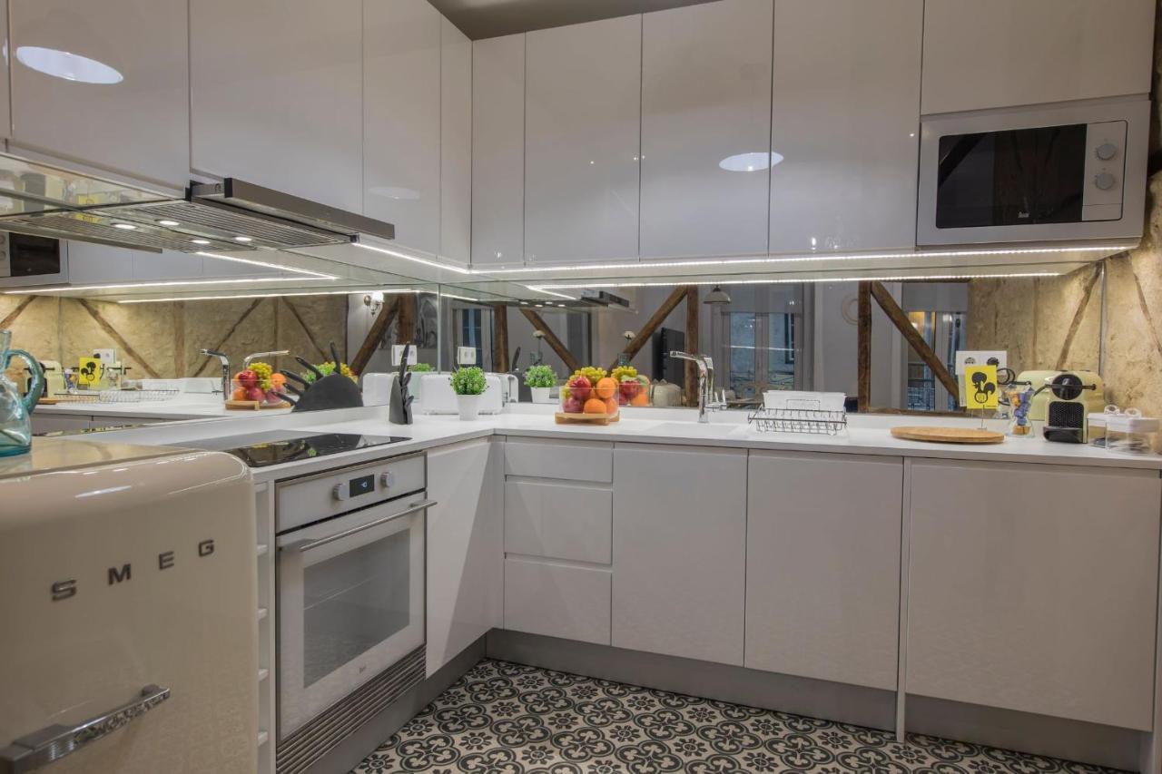 Lovelystay - Vintage Flat Near Santa Justa Elevator! Lisbon