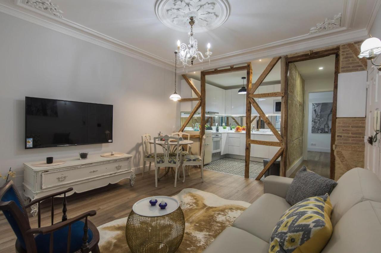 Lovelystay - Vintage Flat Near Santa Justa Elevator! * Lisbon