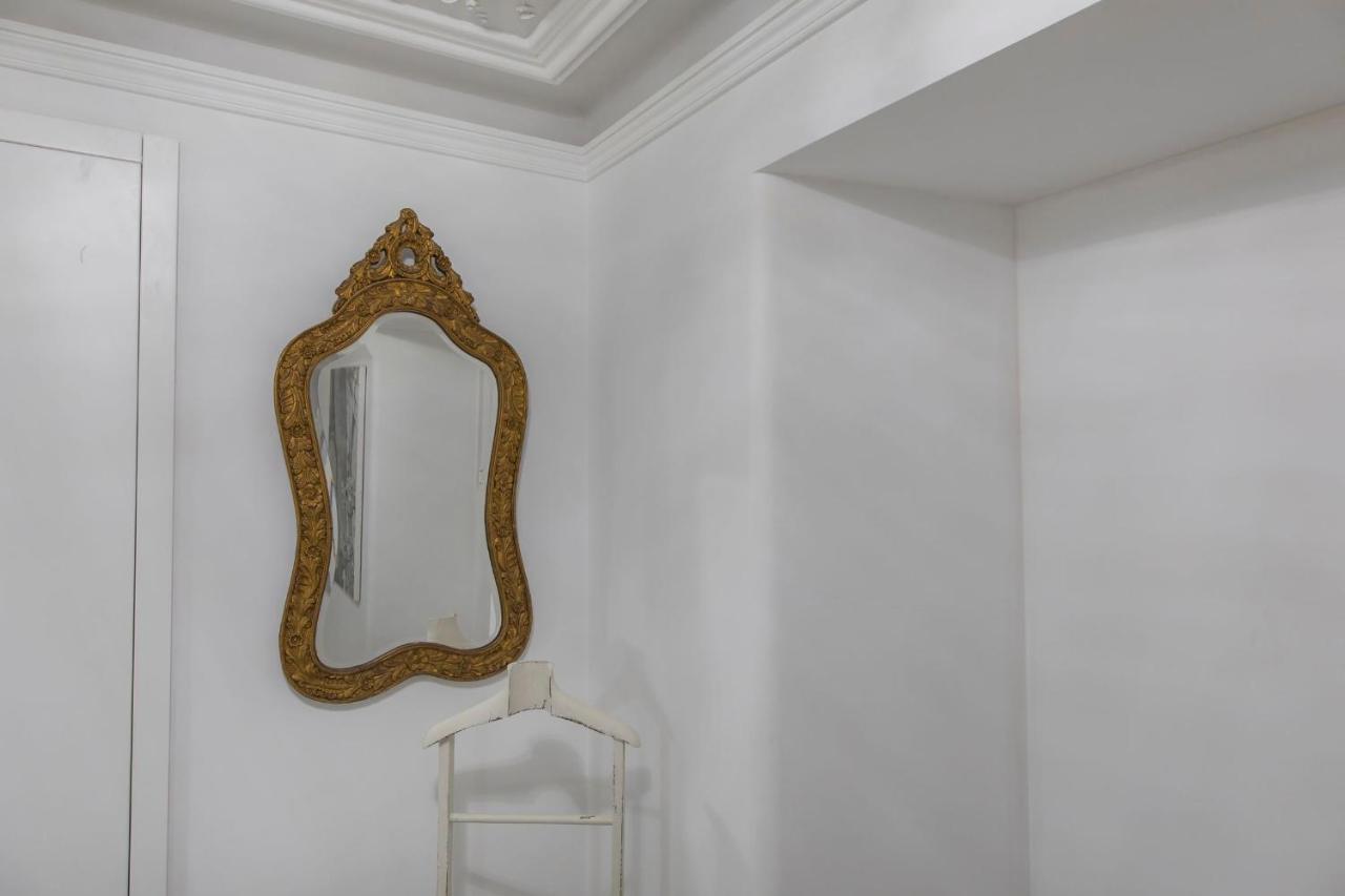 Lovelystay - Vintage Flat Near Santa Justa Elevator! Lisbon