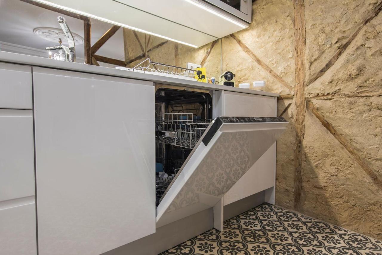 Lovelystay - Vintage Flat Near Santa Justa Elevator! Lisbon
