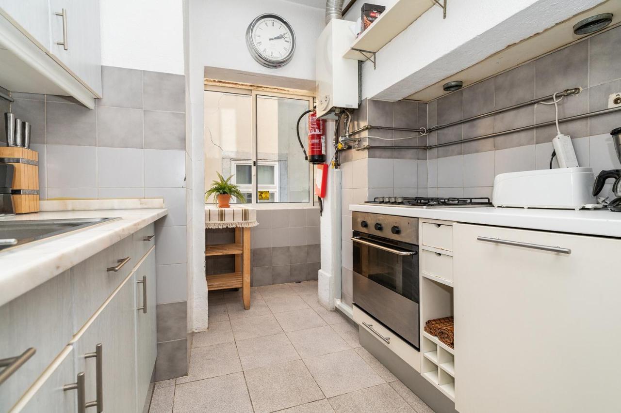 Charming 2 Bedroom Next To Praca Da Figueira Apartment