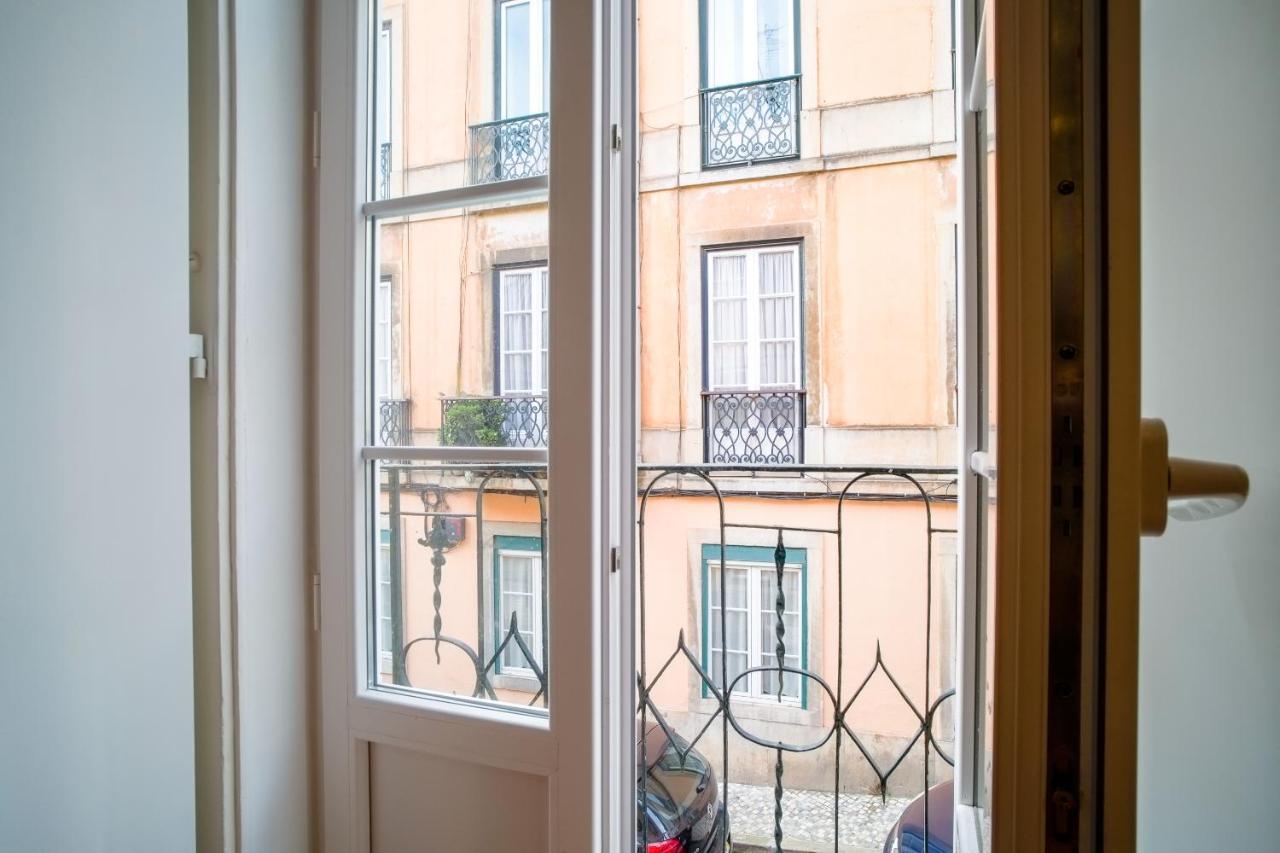 Bright And Sunny Apartment