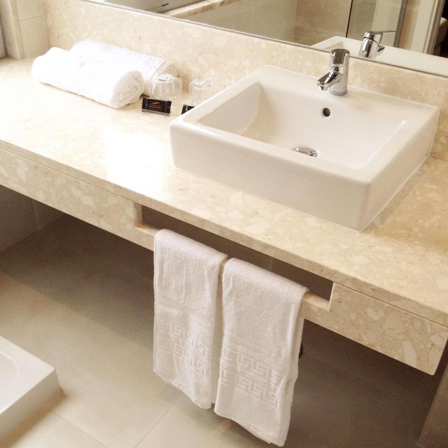 Aparthotel & By