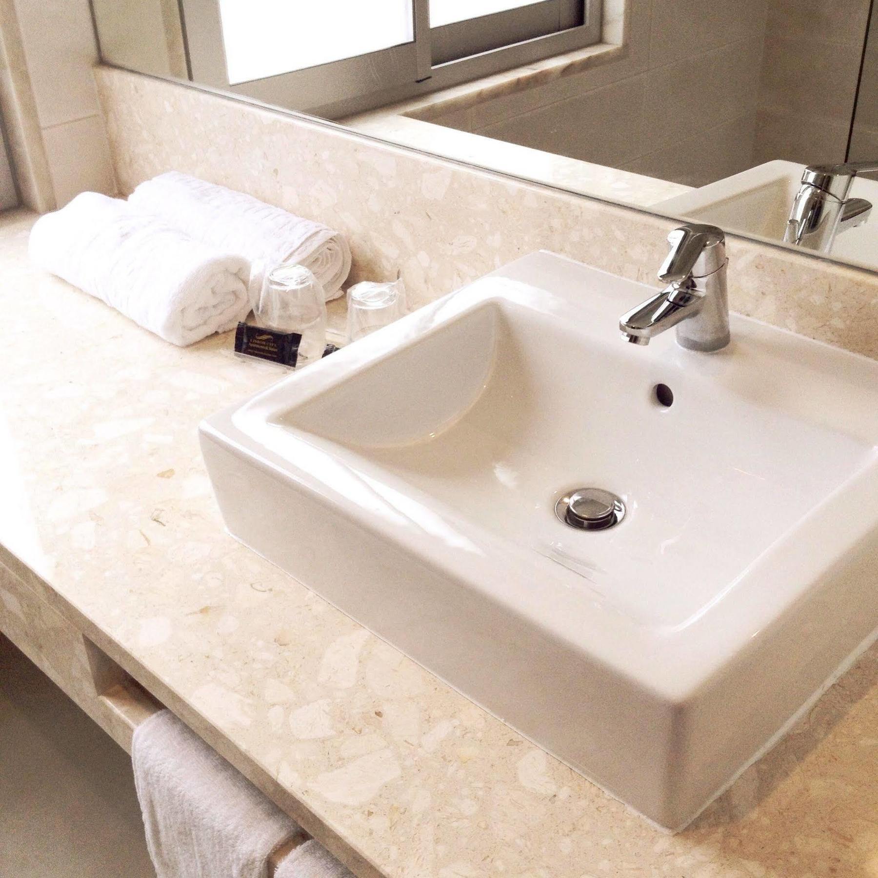 Aparthotel & By 3*