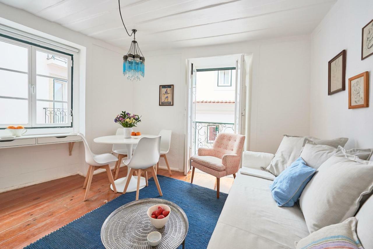Alfama Light-filled Apartment, By Timecooler Apartment *