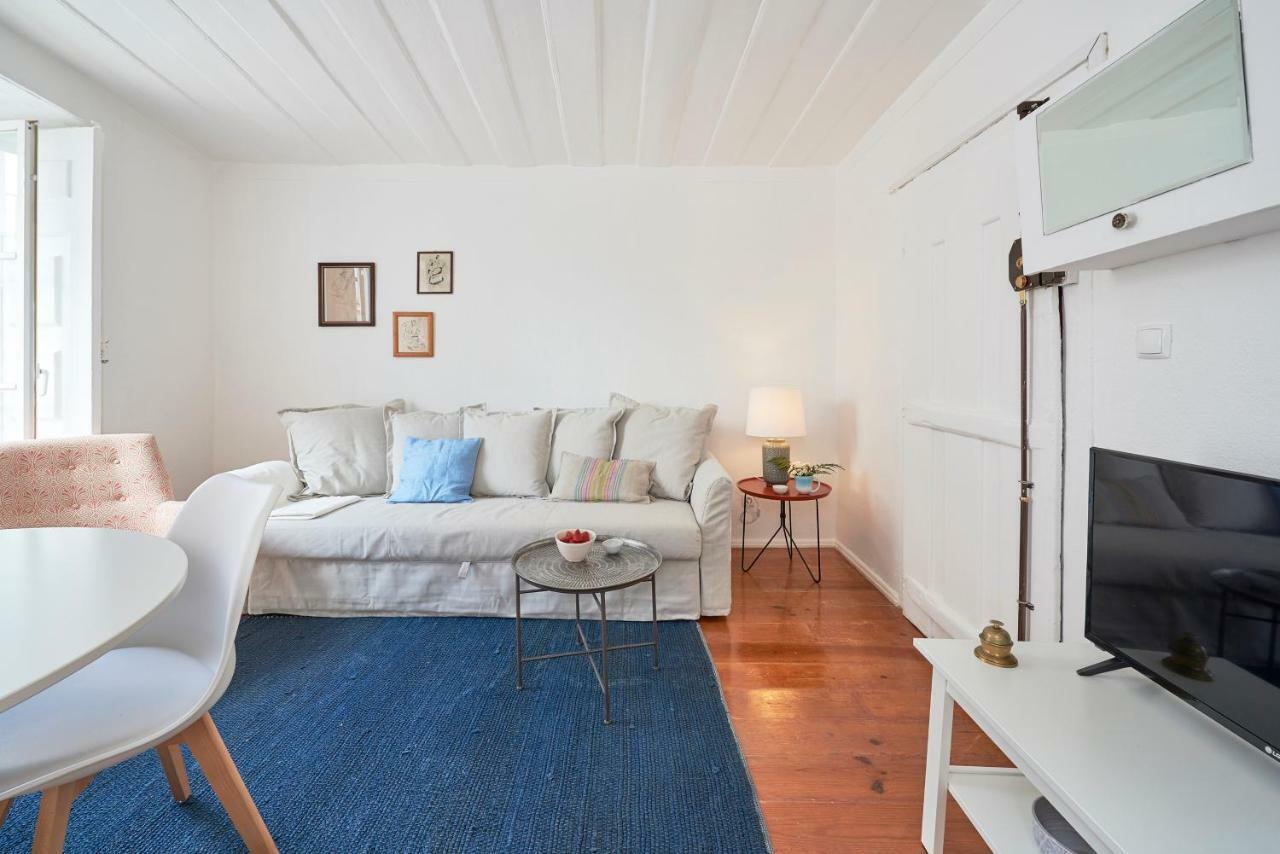 Alfama Light-filled Apartment, By Timecooler Apartment