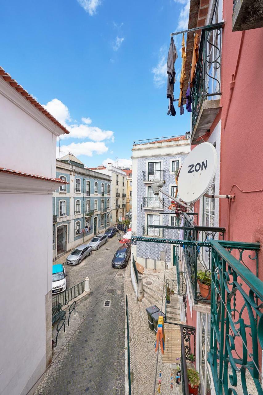 Alfama Light-filled Apartment, By Timecooler Apartment