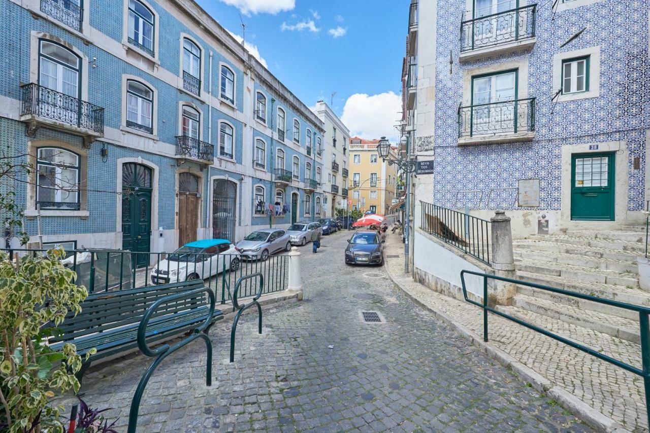 Alfama Light-filled Apartment, By Timecooler Apartment *