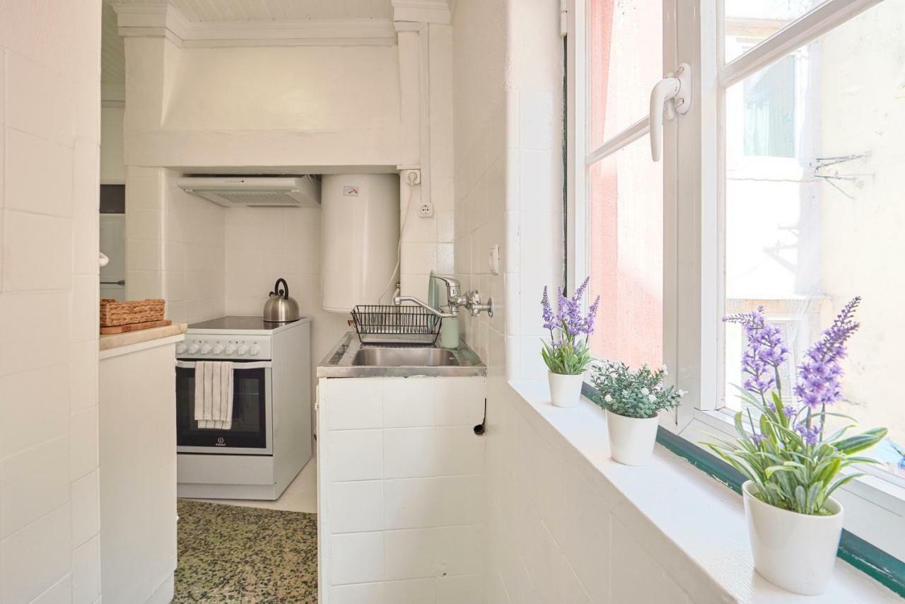 Alfama Light-filled Apartment, By Timecooler Lisbon