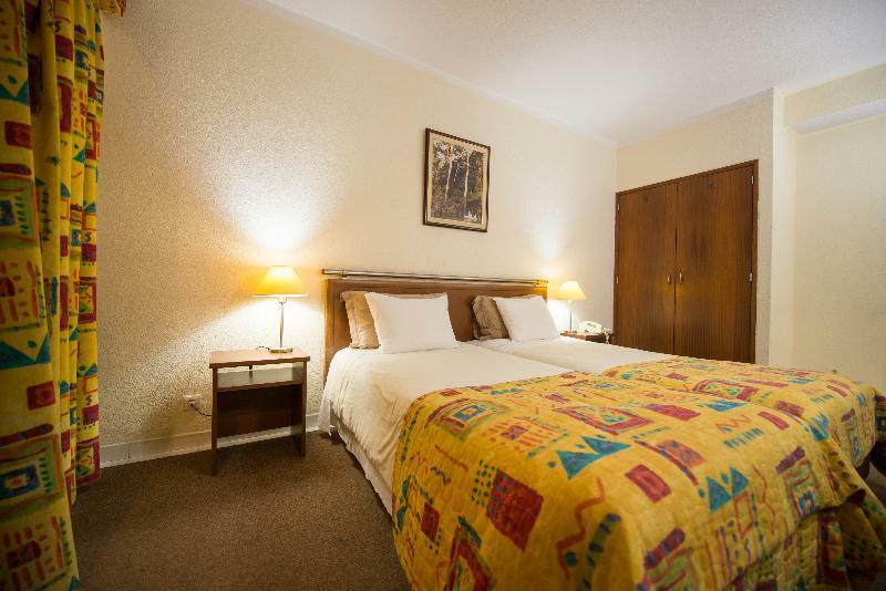 Holiday Express & - Principe Real By Ihg Lisbon