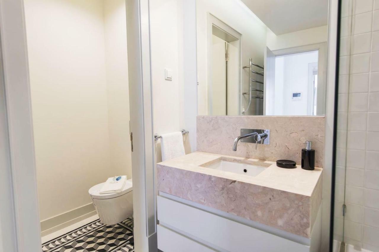 Unique 2 Bdr River View Baixa Alfama C Apartment