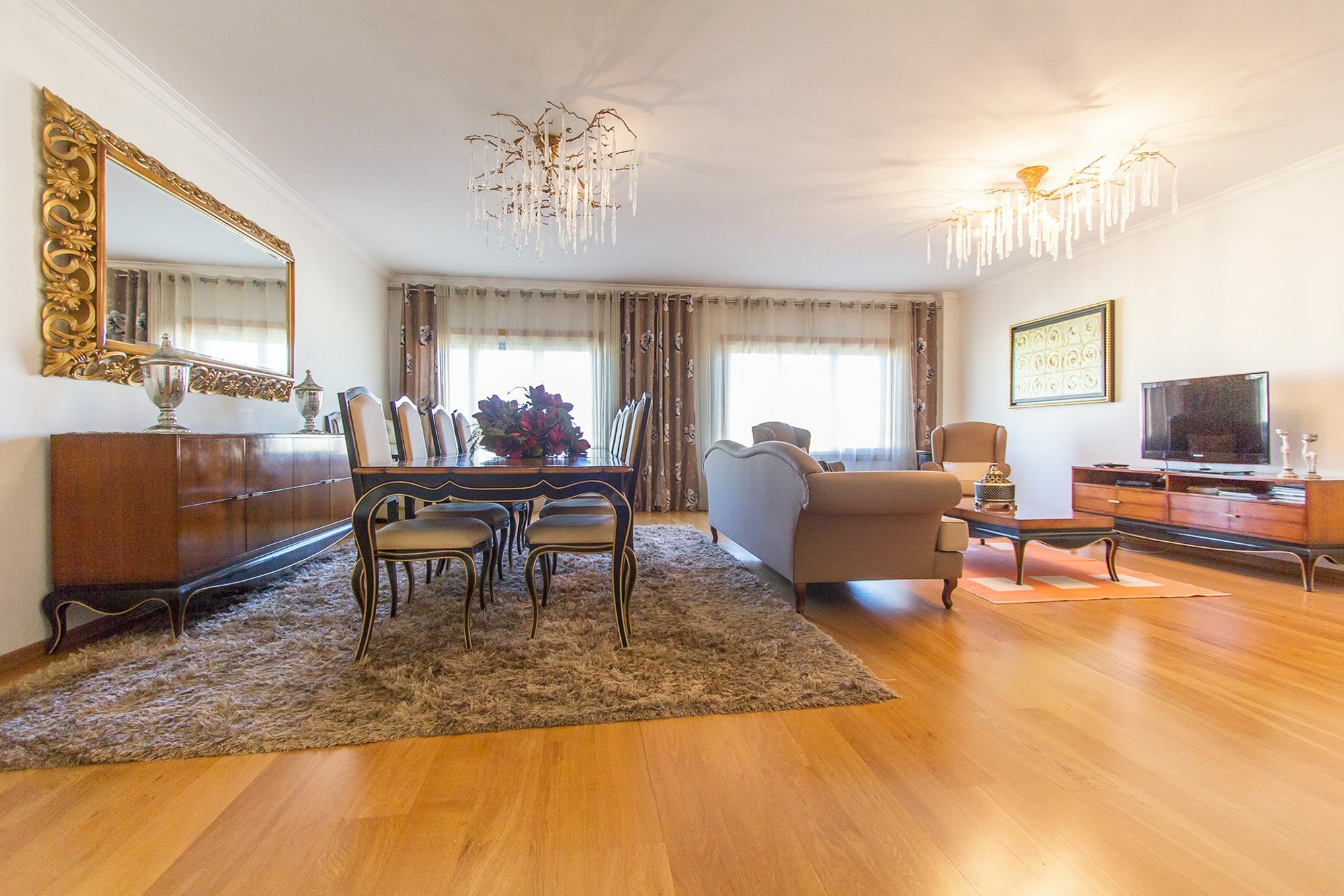 Expo Luxurious By Homing Apartment