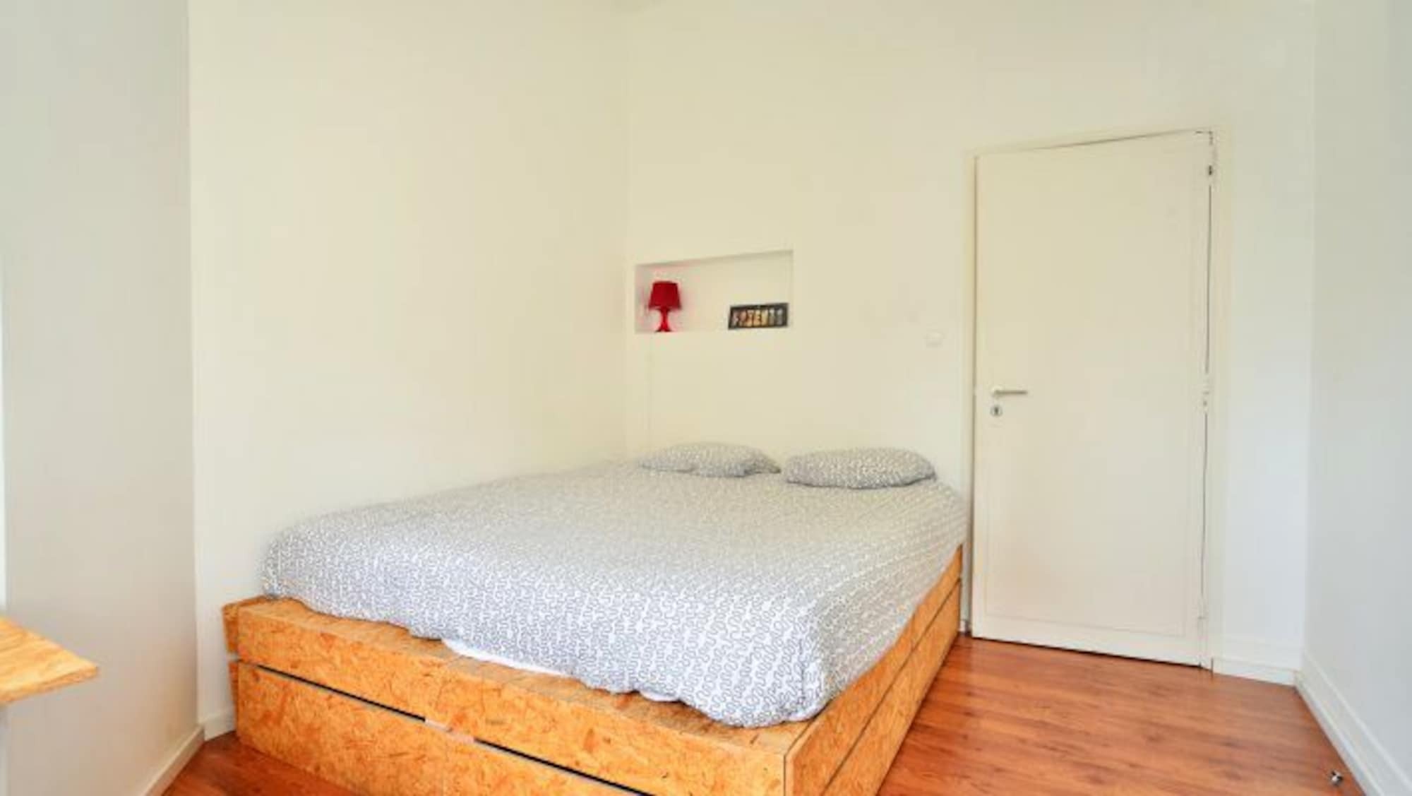 Albergue Avenue & *