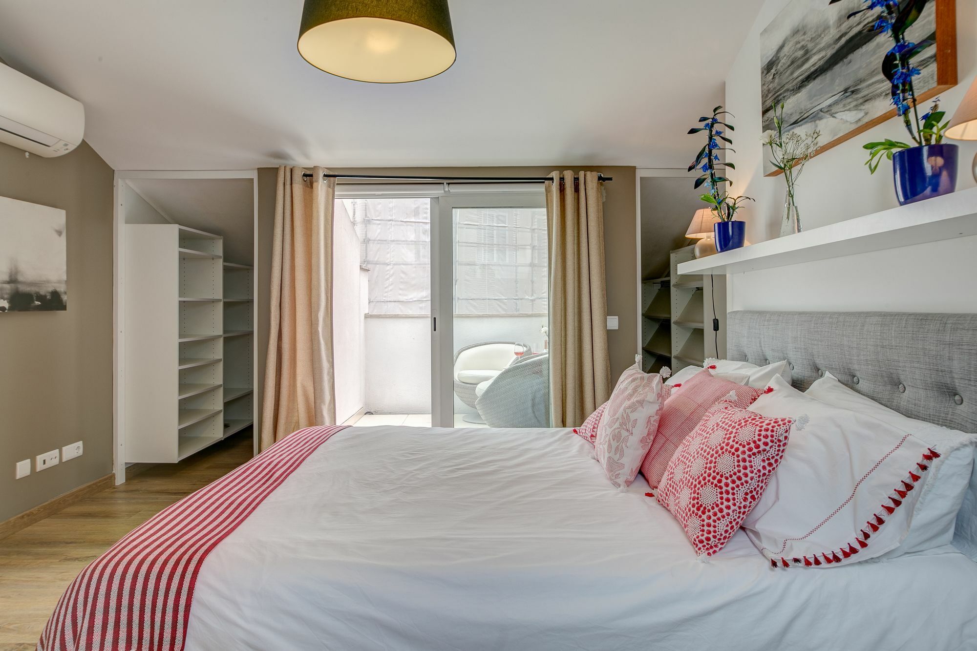 Empire Building By Homing Apartment *