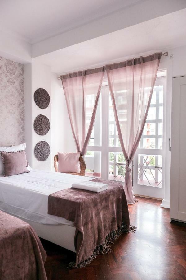 4u & Vii Airport Guest house Lisbon