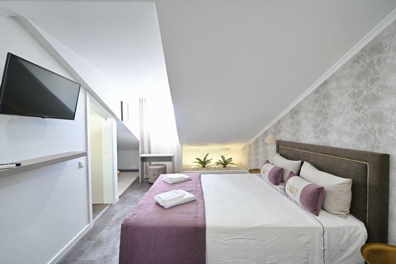Guest house Famous Crows Lisbon