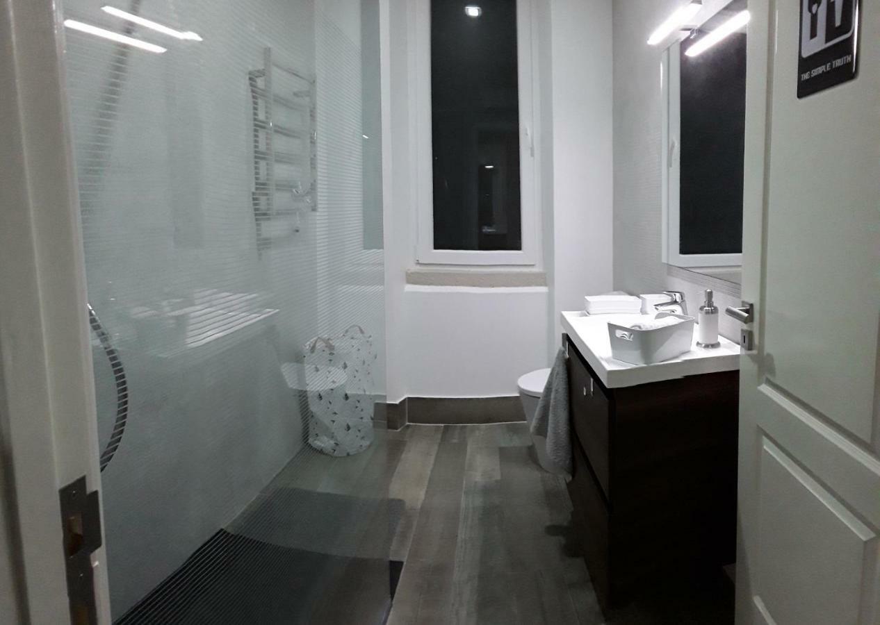 Shades Of Grey - Apartment