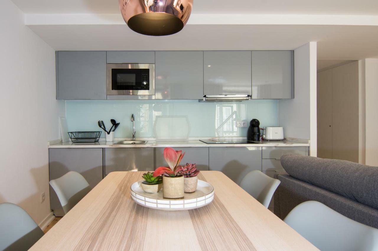 Apartment Casa Do Castelo 2- Work Or Relax In The Historic Heart Of Lisbon!