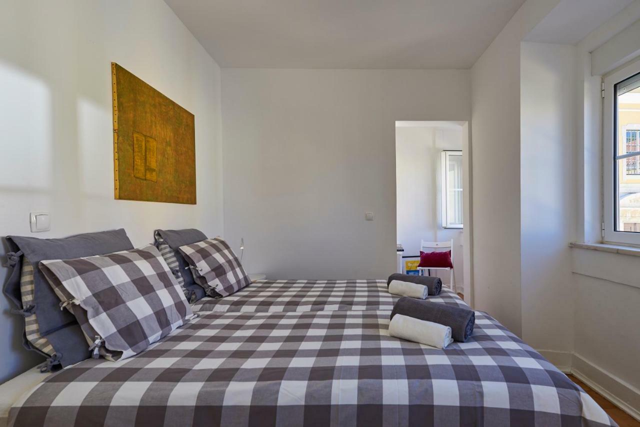 Charming Em Belem-books And Canvas Apartment Lisbon