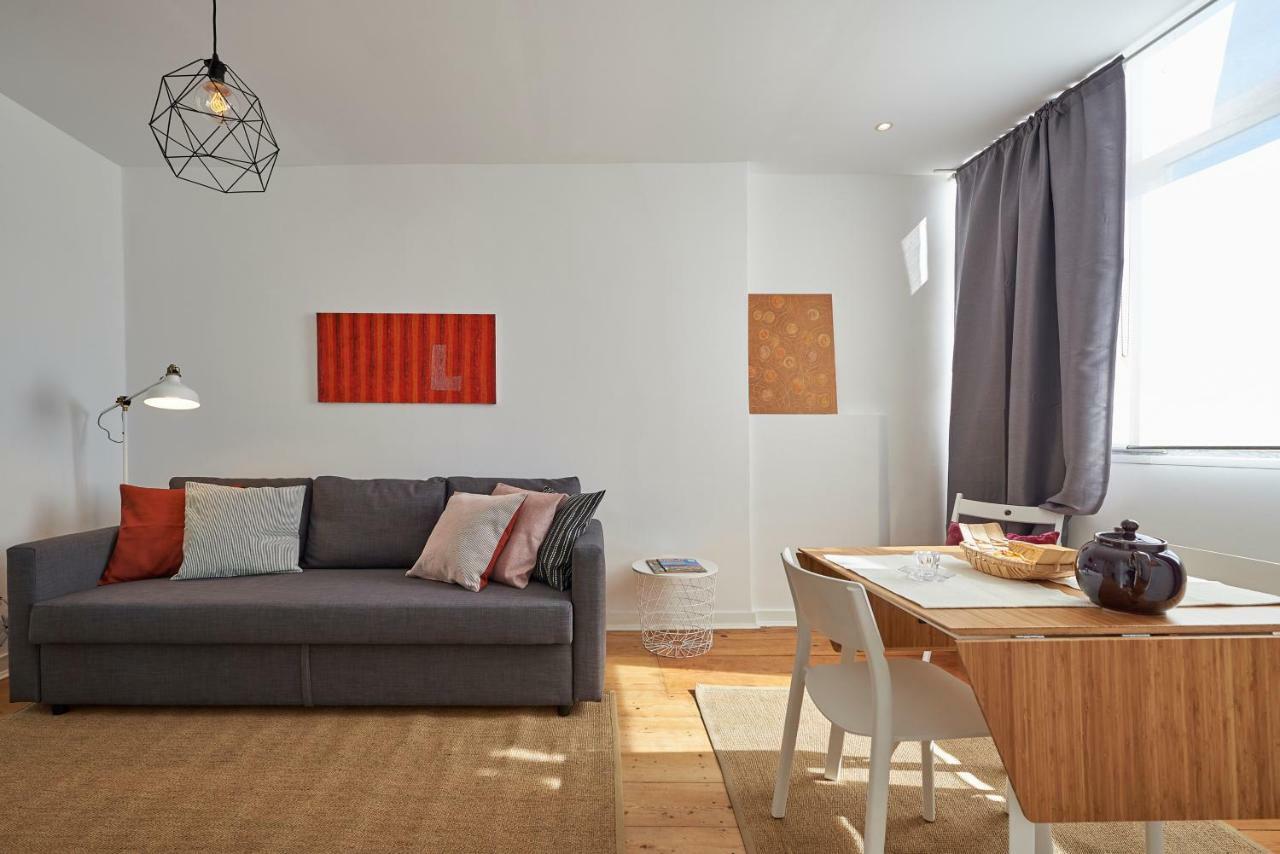 Charming Em Belem-books And Canvas Apartment *