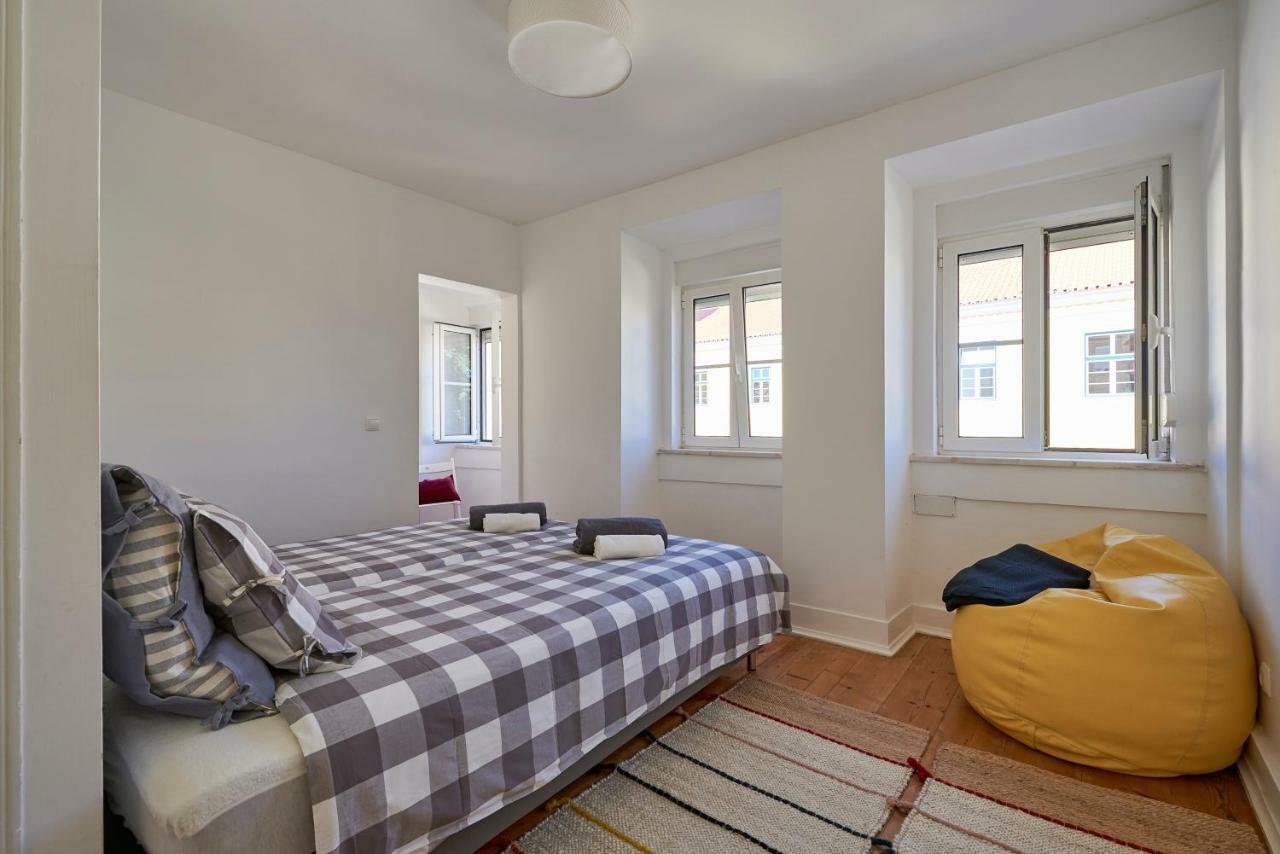 Charming Em Belem-books And Canvas Apartment Lisbon