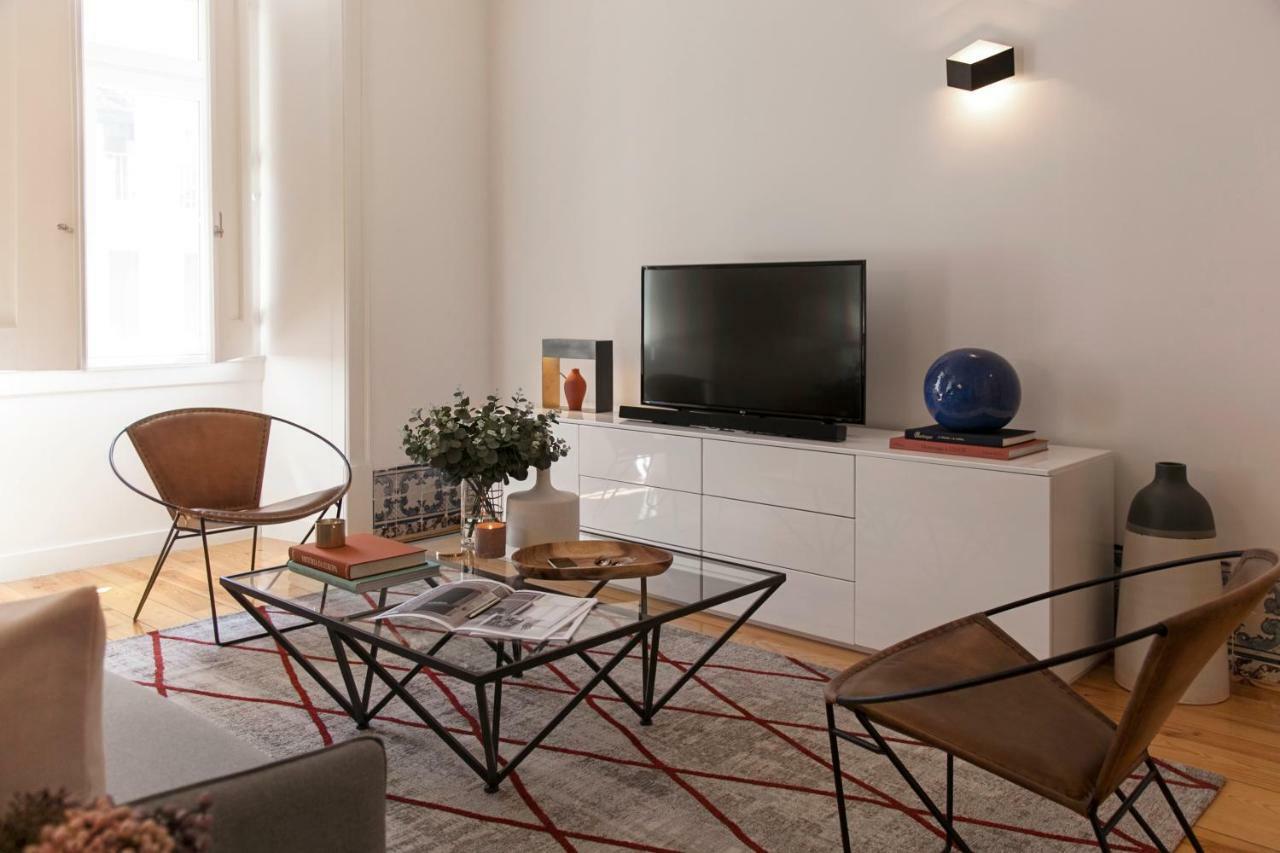 Brand New!!! Trendy Design Flat - Heart Of Chiado *