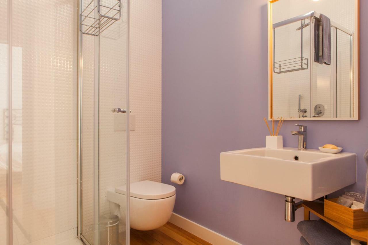 Cozy 1st Floor Flat Chiado District With Balconies And Ac 19th Century Building Lisboa
