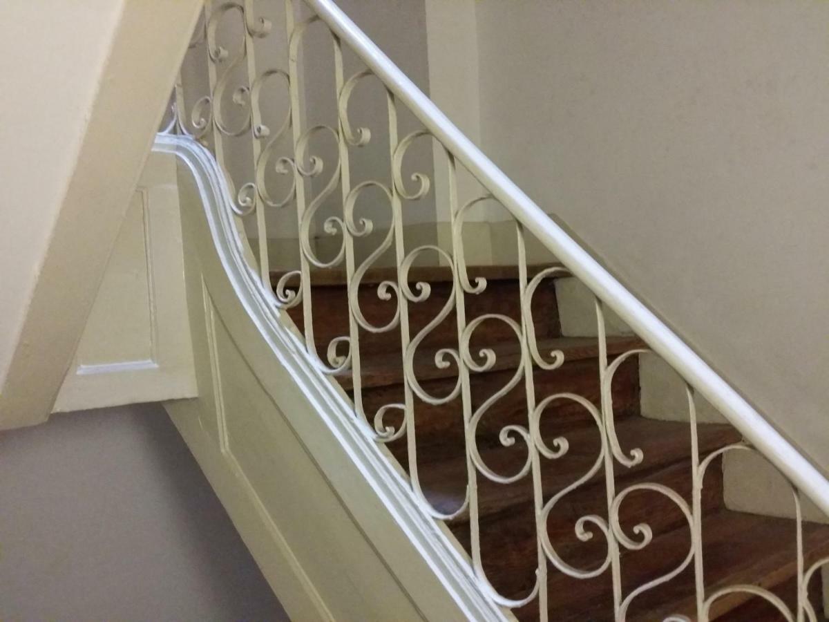 Cozy 1st Floor Flat Chiado District With Balconies And Ac 19th Century Building * Lisboa