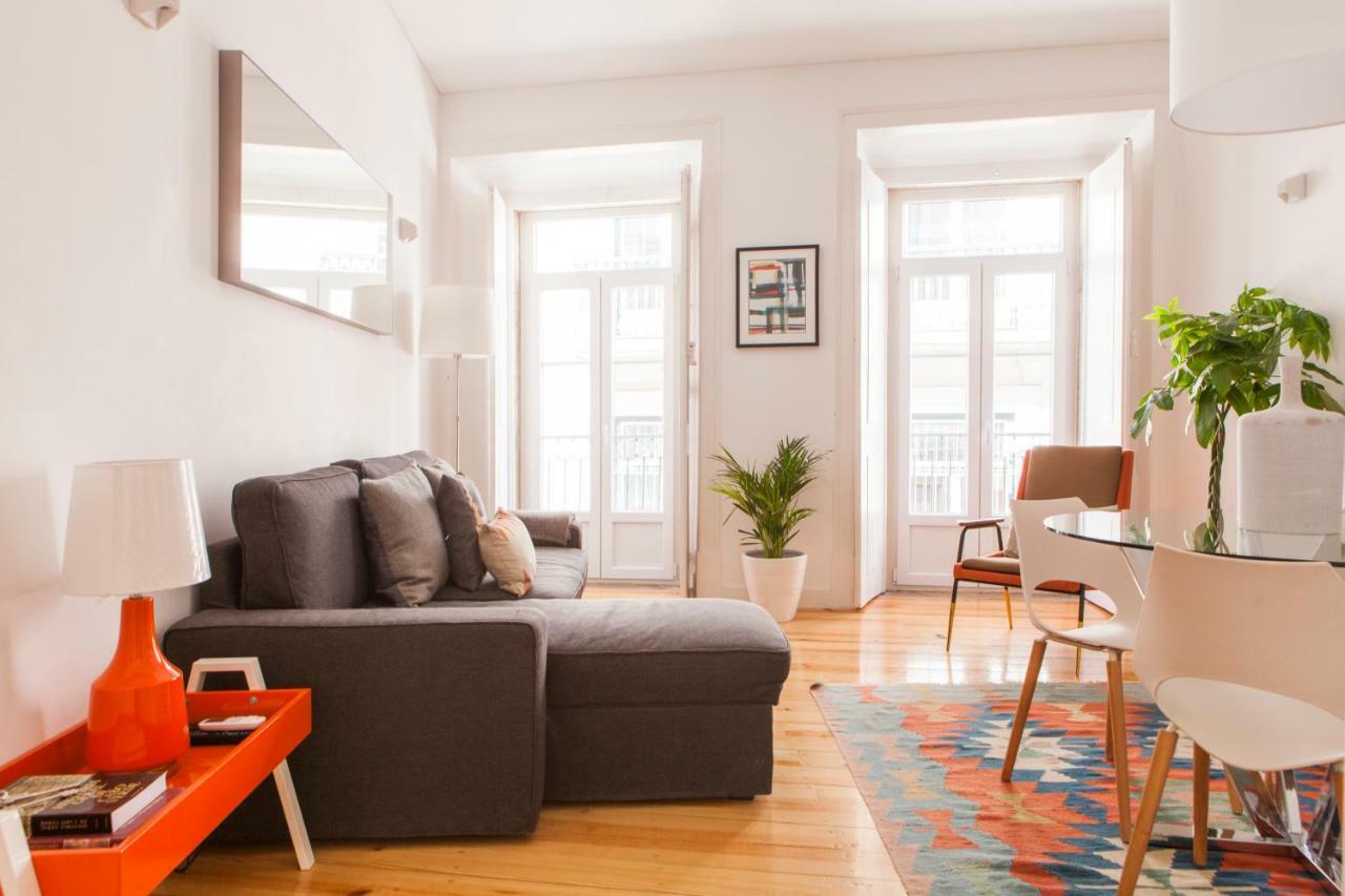Apartamento Cozy 1st Floor Flat Chiado District With Balconies And Ac 19th Century Building *