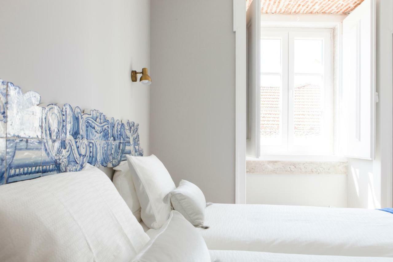 Alfama Sophisticate Flat With Balconies 2bedrs 2baths & Ac In 19th Century Building Historic Center