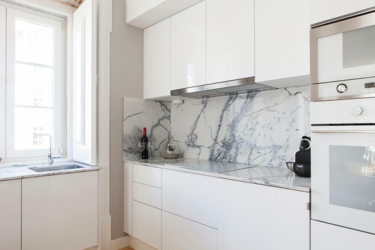 Alfama Sophisticate Flat With Balconies 2bedrs 2baths & Ac In 19th Century Building Historic Center Lisbon