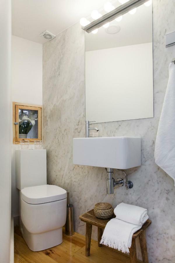 Alfama Sophisticate Flat With Balconies 2bedrs 2baths & Ac In 19th Century Building Historic Center Apartment