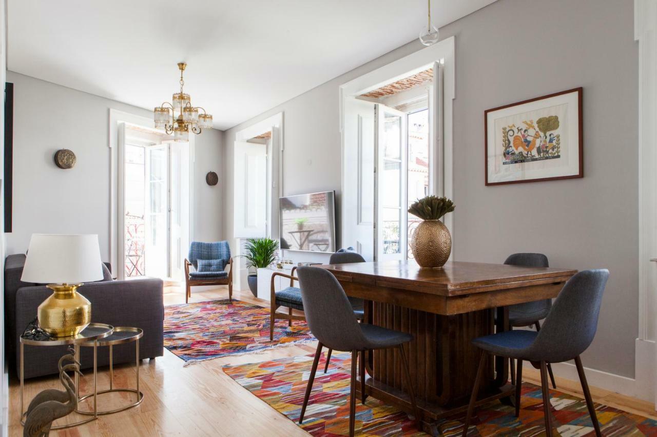 Alfama Sophisticate Flat With Balconies 2bedrs 2baths & Ac In 19th Century Building Historic Center * Lisbon
