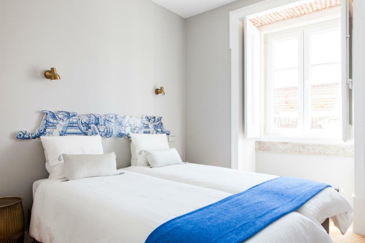 Alfama Sophisticate Flat With Balconies 2bedrs 2baths & Ac In 19th Century Building Historic Center Apartment