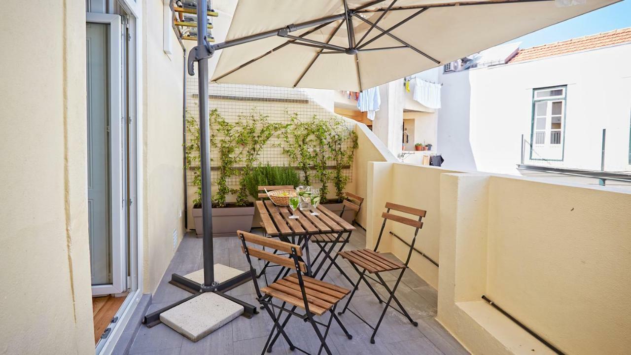 Downtown Lovers Apartments: Costa Do Castelo * Lisbon