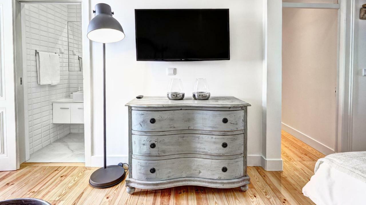 Downtown Lovers Apartments: Costa Do Castelo Apartment