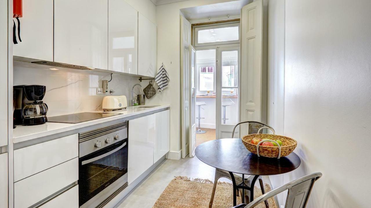 Downtown Lovers Apartments: Costa Do Castelo * Lisbon