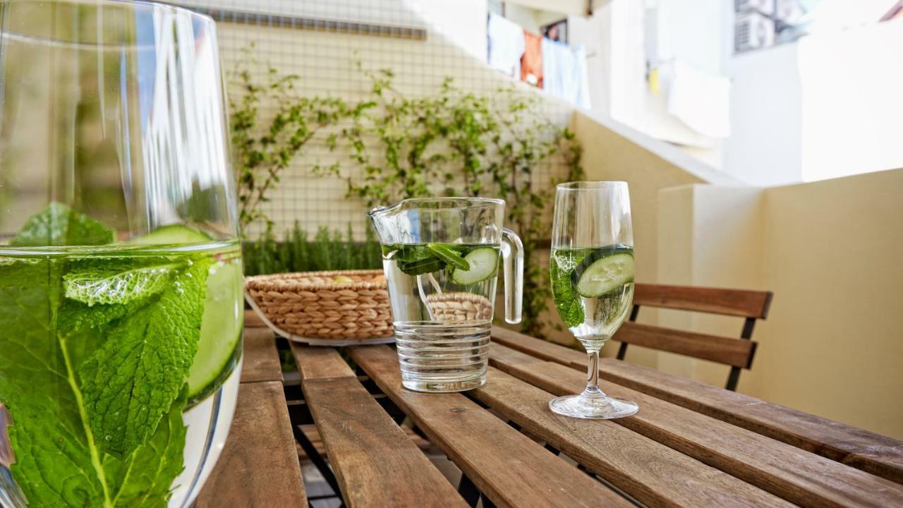 Downtown Lovers Apartments: Costa Do Castelo * Lisbon