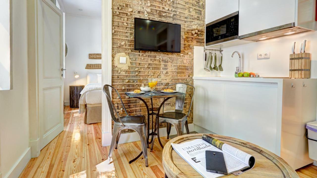 Downtown Lovers Apartments: Costa Do Castelo * Lisbon