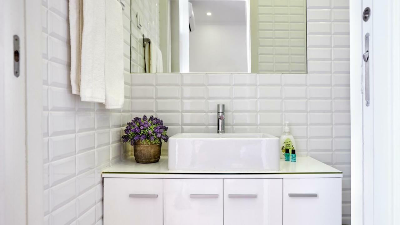 Downtown Lovers Apartments: Costa Do Castelo Apartment